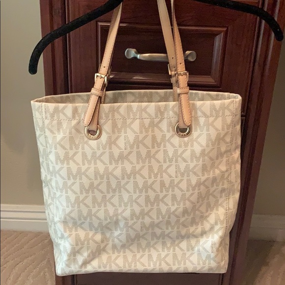 Michael Kors Handbag - Picture 3 of 3